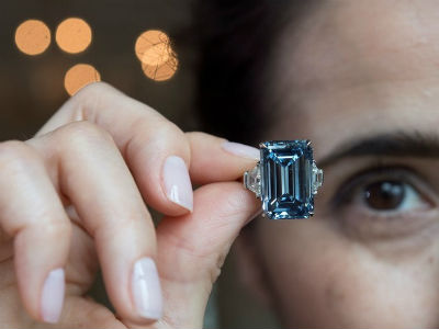 Plavi dijamant Oppenheimer prodan za rekordnih 57,54 milijuna dolara