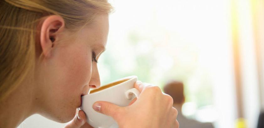 Zašto preskakanje kafe izaziva glavobolju?